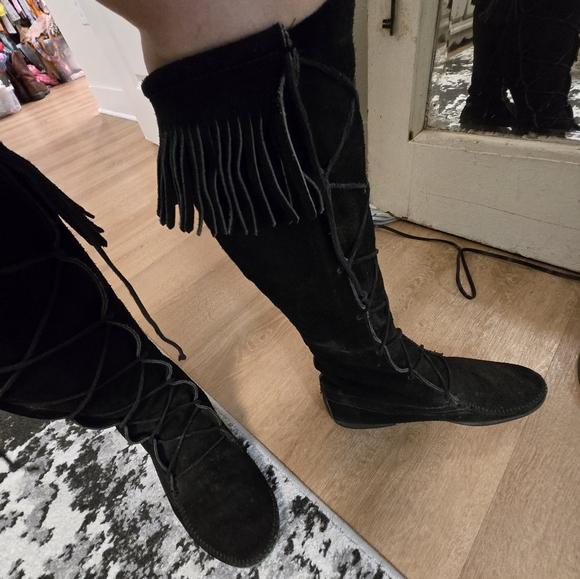 Minnetonka, Black Suede, Lace Up Front Knee High Boots, Fringe, Mens 9 - Picture 10 of 12